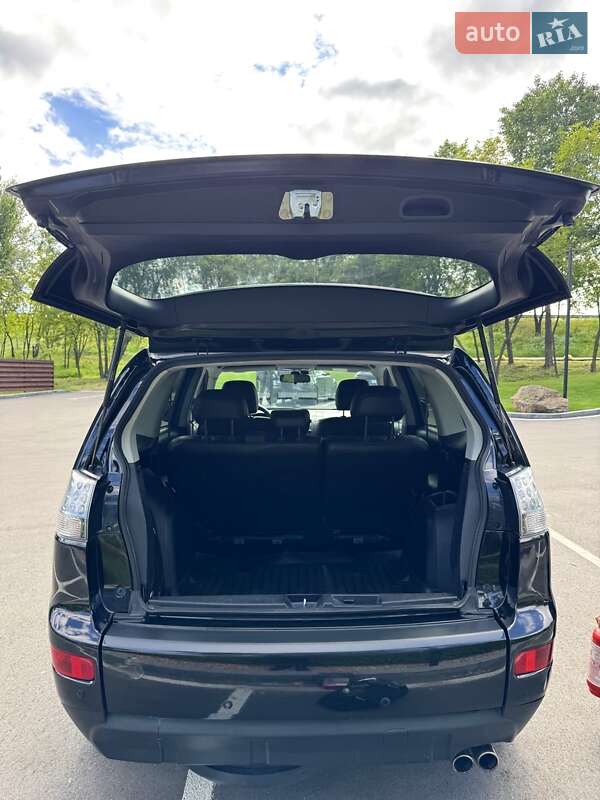 Позашляховик / Кросовер Mitsubishi Outlander 2009 в Києві