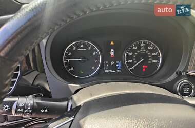 Позашляховик / Кросовер Mitsubishi Outlander 2018 в 
