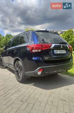 Позашляховик / Кросовер Mitsubishi Outlander 2018 в 
