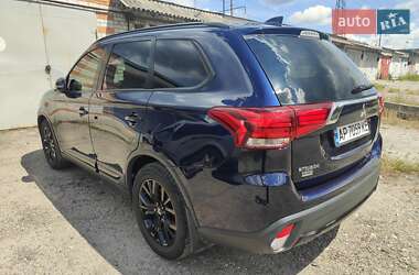 Позашляховик / Кросовер Mitsubishi Outlander 2018 в 