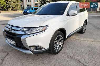 Позашляховик / Кросовер Mitsubishi Outlander 2016 в Харкові