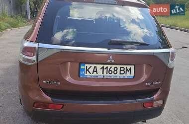 Внедорожник / Кроссовер Mitsubishi Outlander 2013 в 