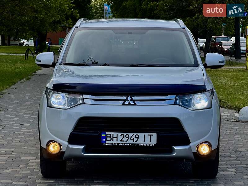 Позашляховик / Кросовер Mitsubishi Outlander 2015 в Одесі