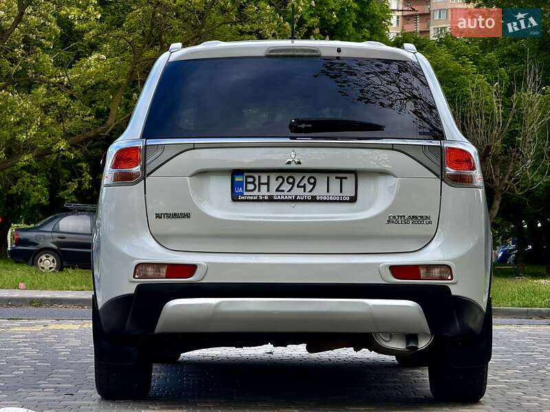 Позашляховик / Кросовер Mitsubishi Outlander 2015 в Одесі