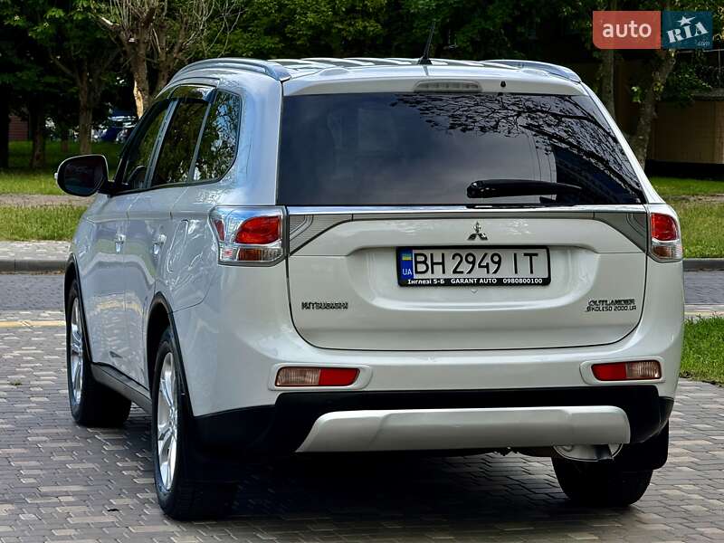 Позашляховик / Кросовер Mitsubishi Outlander 2015 в Одесі