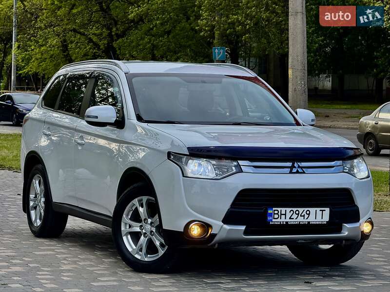 Позашляховик / Кросовер Mitsubishi Outlander 2015 в Одесі
