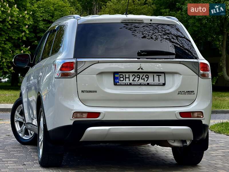 Позашляховик / Кросовер Mitsubishi Outlander 2015 в Одесі