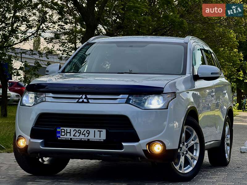 Позашляховик / Кросовер Mitsubishi Outlander 2015 в Одесі