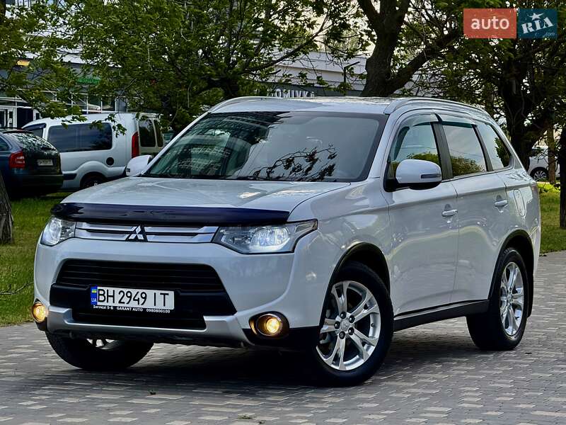 Позашляховик / Кросовер Mitsubishi Outlander 2015 в Одесі