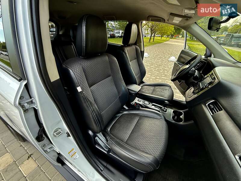 Позашляховик / Кросовер Mitsubishi Outlander 2015 в Одесі