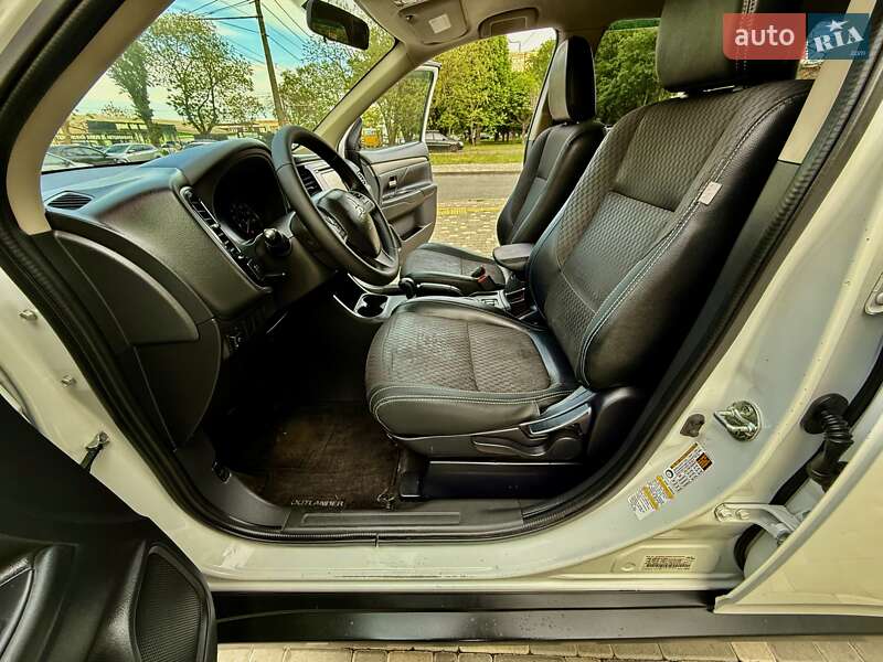 Позашляховик / Кросовер Mitsubishi Outlander 2015 в Одесі