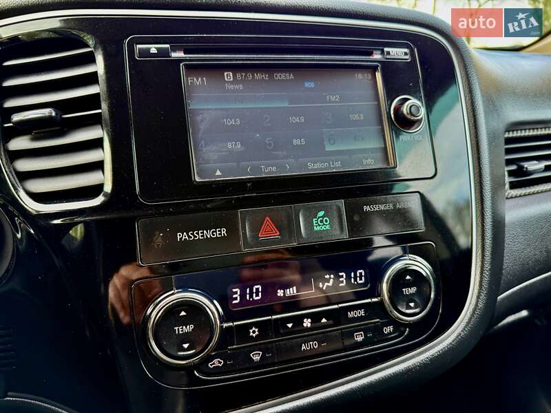 Позашляховик / Кросовер Mitsubishi Outlander 2015 в Одесі