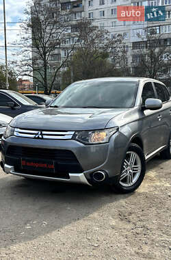 Внедорожник / Кроссовер Mitsubishi Outlander 2014 в Сумах