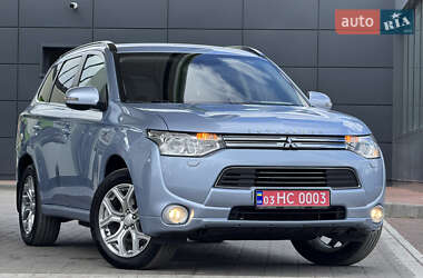 Внедорожник / Кроссовер Mitsubishi Outlander 2014 в 