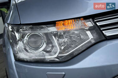 Внедорожник / Кроссовер Mitsubishi Outlander 2014 в 