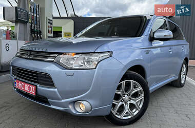 Внедорожник / Кроссовер Mitsubishi Outlander 2014 в 