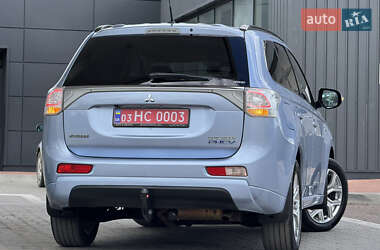 Внедорожник / Кроссовер Mitsubishi Outlander 2014 в 