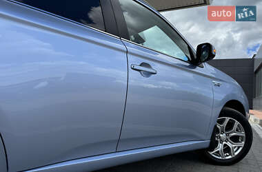 Внедорожник / Кроссовер Mitsubishi Outlander 2014 в 