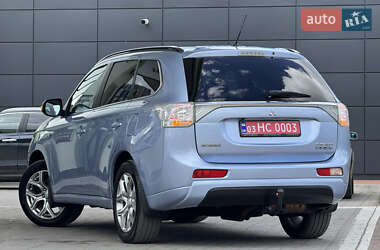 Внедорожник / Кроссовер Mitsubishi Outlander 2014 в 