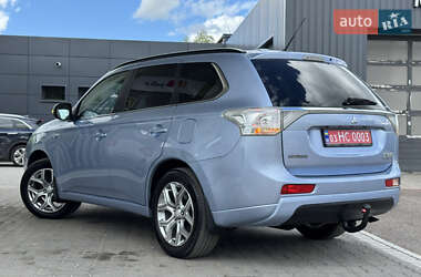 Внедорожник / Кроссовер Mitsubishi Outlander 2014 в 