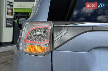 Внедорожник / Кроссовер Mitsubishi Outlander 2014 в 
