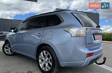 Внедорожник / Кроссовер Mitsubishi Outlander 2014 в 