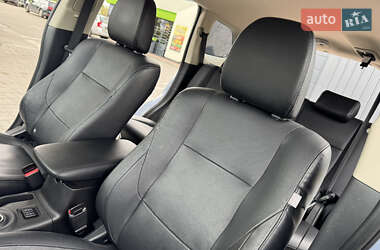 Внедорожник / Кроссовер Mitsubishi Outlander 2014 в 