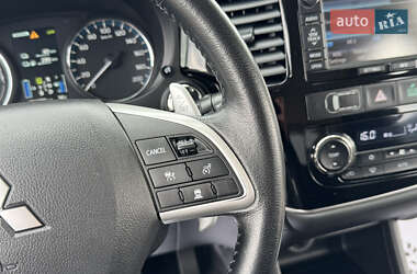 Внедорожник / Кроссовер Mitsubishi Outlander 2014 в 