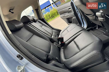 Внедорожник / Кроссовер Mitsubishi Outlander 2014 в 