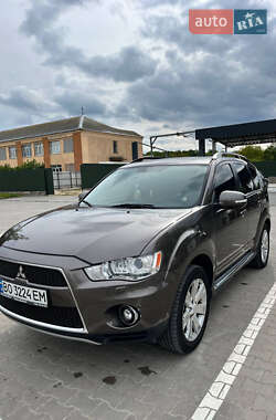 Позашляховик / Кросовер Mitsubishi Outlander 2011 в 