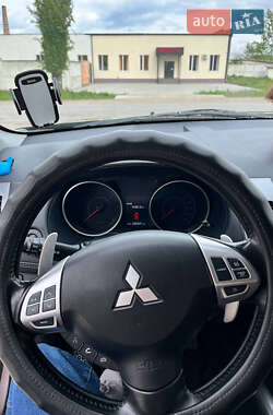 Позашляховик / Кросовер Mitsubishi Outlander 2011 в 