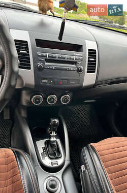 Позашляховик / Кросовер Mitsubishi Outlander 2011 в 