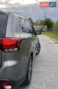Внедорожник / Кроссовер Mitsubishi Outlander 2020 в 