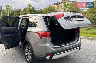 Внедорожник / Кроссовер Mitsubishi Outlander 2020 в 