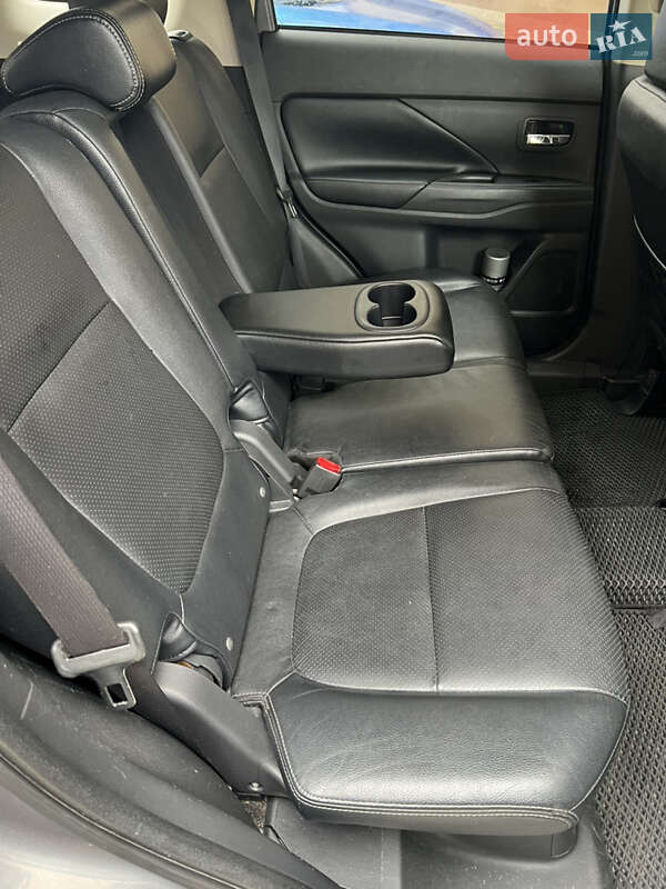 Позашляховик / Кросовер Mitsubishi Outlander 2013 в Києві фото 16 Позашляховик / Кросовер Mitsubishi Outlander 2013 в Києві