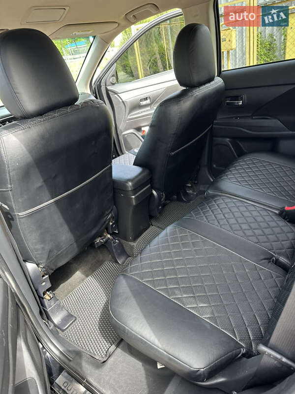Позашляховик / Кросовер Mitsubishi Outlander 2015 в Полтаві