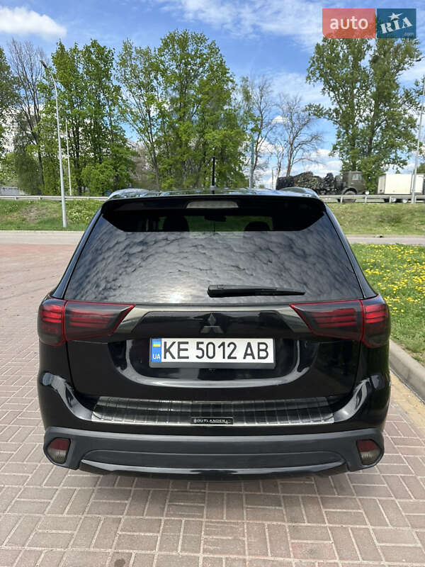 Позашляховик / Кросовер Mitsubishi Outlander 2015 в Полтаві