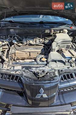Внедорожник / Кроссовер Mitsubishi Outlander 2008 в 