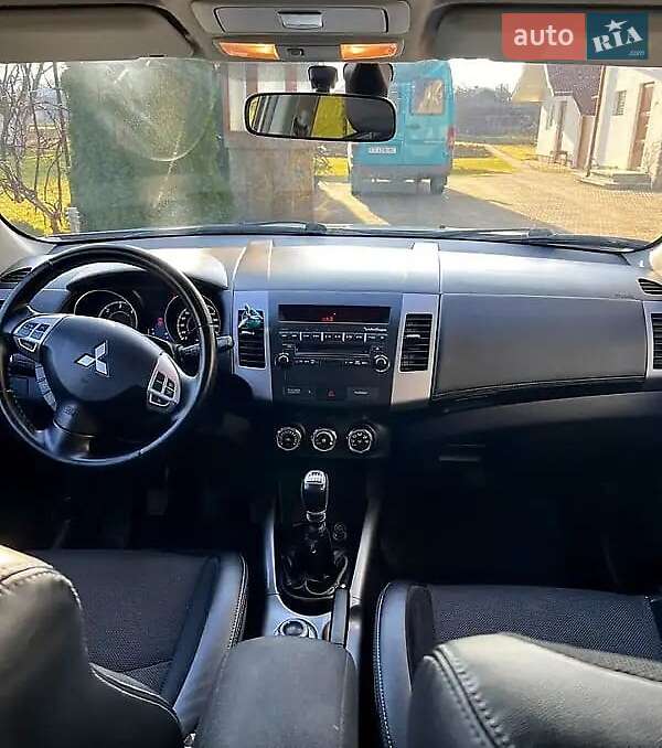 Позашляховик / Кросовер Mitsubishi Outlander 2011 в Мілієве