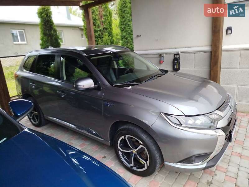 Позашляховик / Кросовер Mitsubishi Outlander 2018 в Тернополі