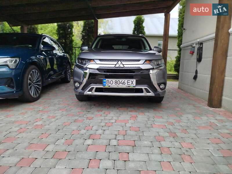 Позашляховик / Кросовер Mitsubishi Outlander 2018 в Тернополі