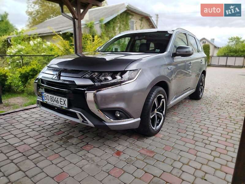Позашляховик / Кросовер Mitsubishi Outlander 2018 в Тернополі