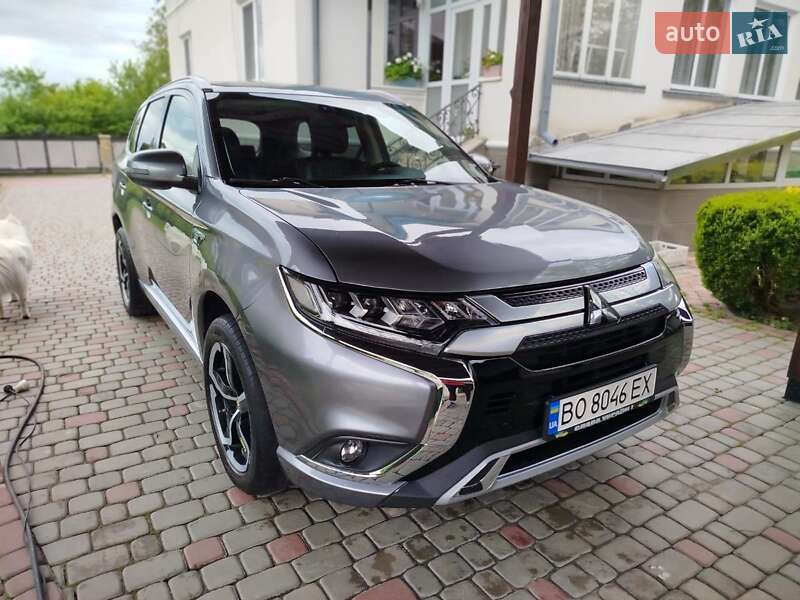Позашляховик / Кросовер Mitsubishi Outlander 2018 в Тернополі