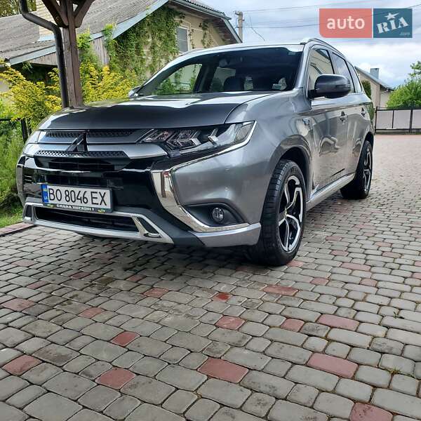 Позашляховик / Кросовер Mitsubishi Outlander 2018 в Тернополі