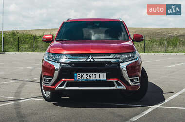 Позашляховик / Кросовер Mitsubishi Outlander 2018 в 