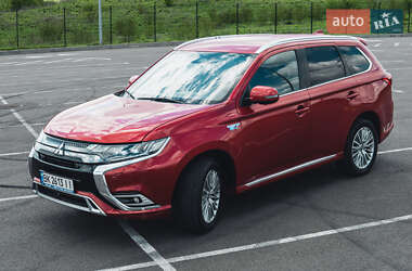 Позашляховик / Кросовер Mitsubishi Outlander 2018 в 
