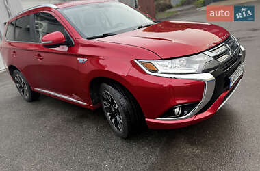 Внедорожник / Кроссовер Mitsubishi Outlander 2017 в Киеве
