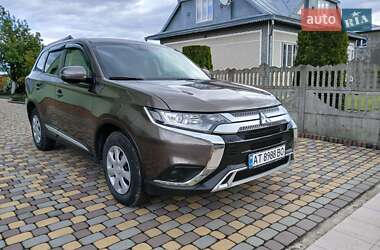 Внедорожник / Кроссовер Mitsubishi Outlander 2021 в Снятине