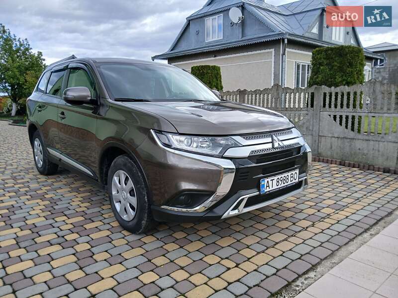 Внедорожник / Кроссовер Mitsubishi Outlander 2021 в 