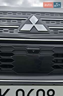 Внедорожник / Кроссовер Mitsubishi Outlander 2023 в 